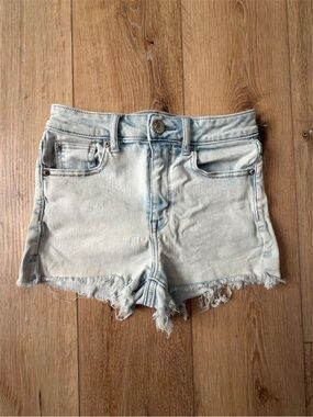 American Eagle Super Hi-Rise Shortie Size 0 Light Wash Stretch Frayed Hem